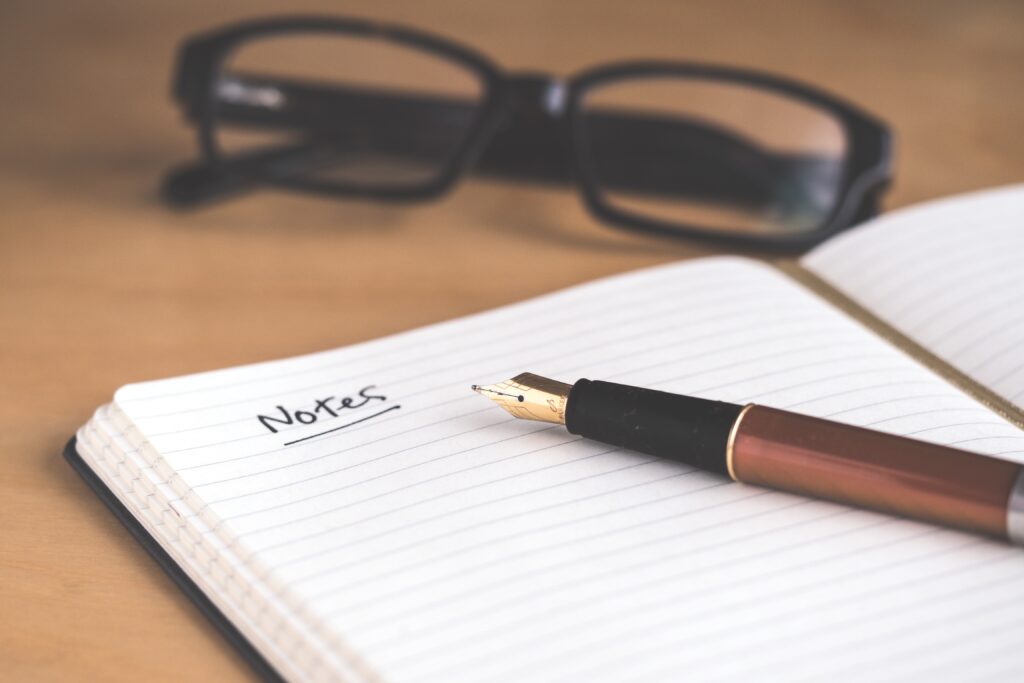 Ilustrasi taking notes (David Travis/Unsplash)